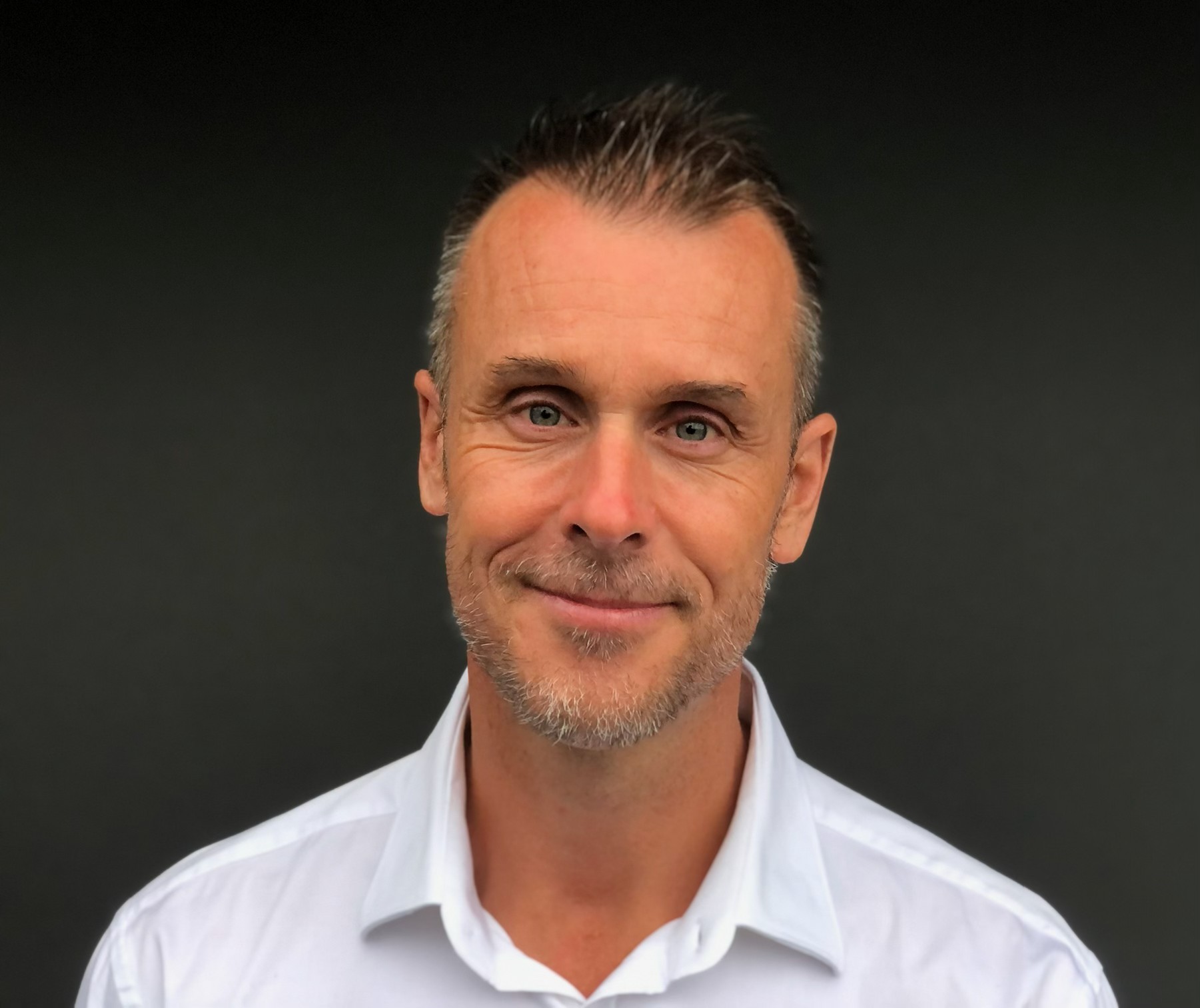 broker Nic Theaker